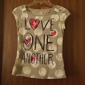 Gray shirt with polkadots